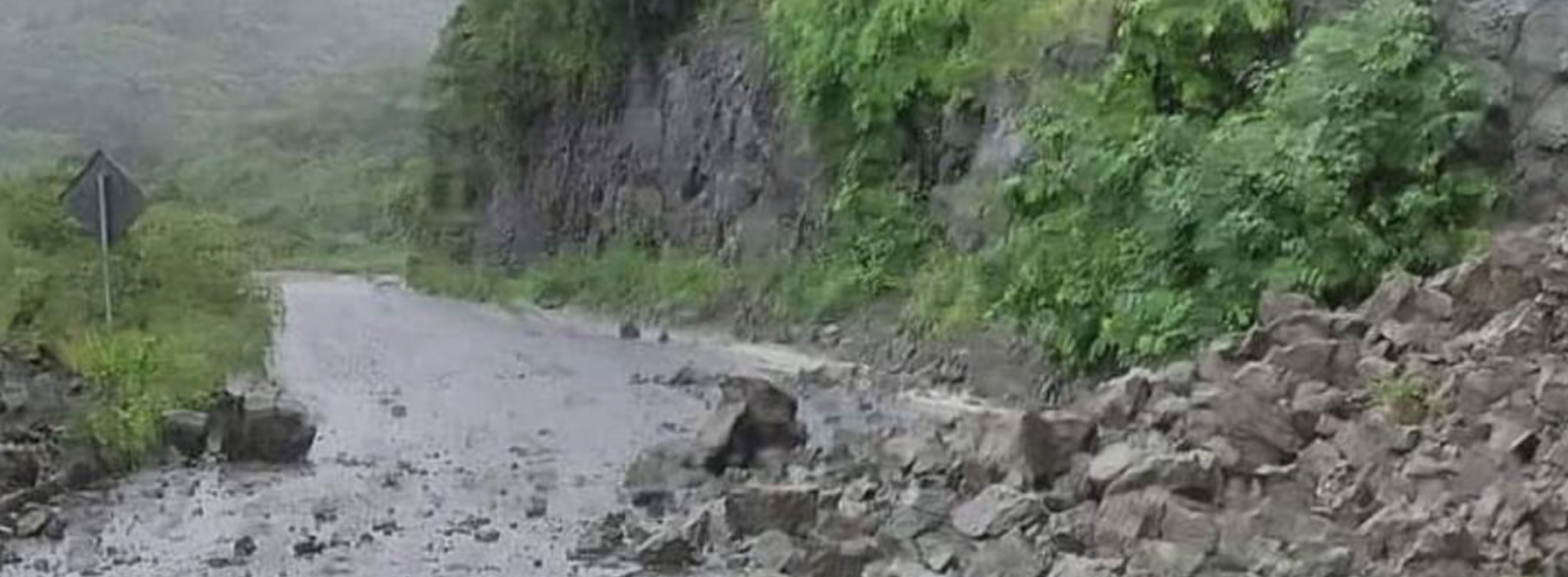 Lluvias dejan sin caminos y agua potable a 4 municipios de la sierra mixe-zapoteca de Oaxaca